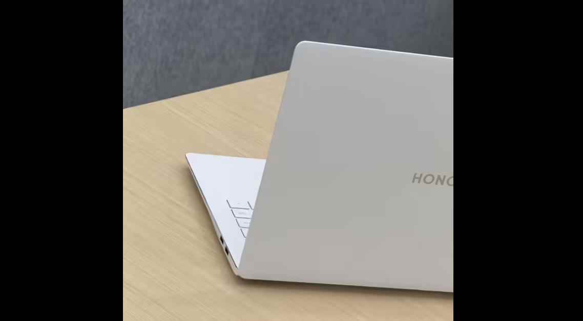 荣耀MagicBook Pro 14笔记本曝光：3.1K护眼屏+新酷睿处理器