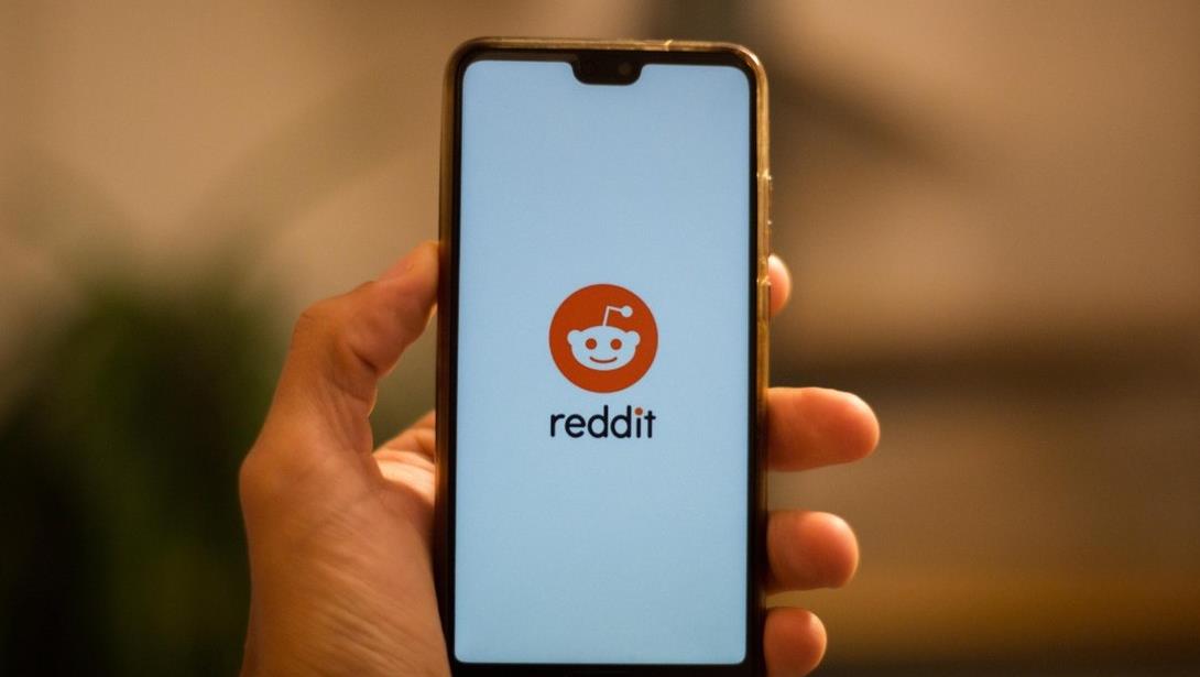 Reddit业绩强劲增长，日活用户破亿但股价下跌