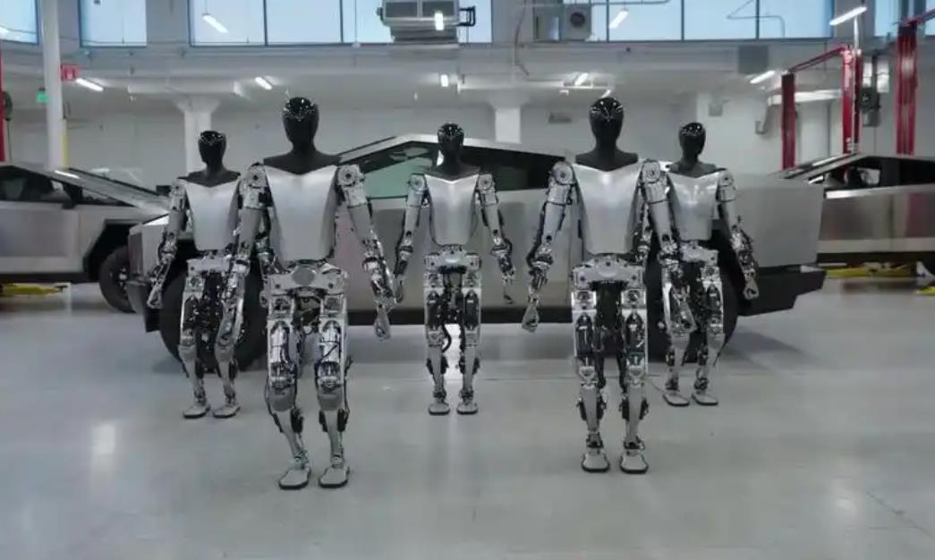 特斯拉计划量产10万台人形机器人
