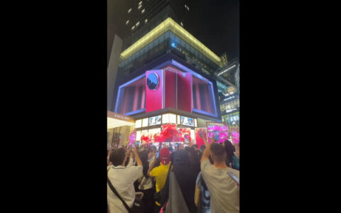 华为Mate XT非凡大师亮相吉隆坡Pavilion KL商场，科技感十足！