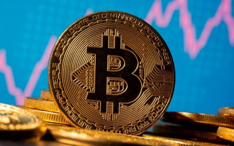 ‌比特币价格暴跌至三个月低点，加密货币市场承压