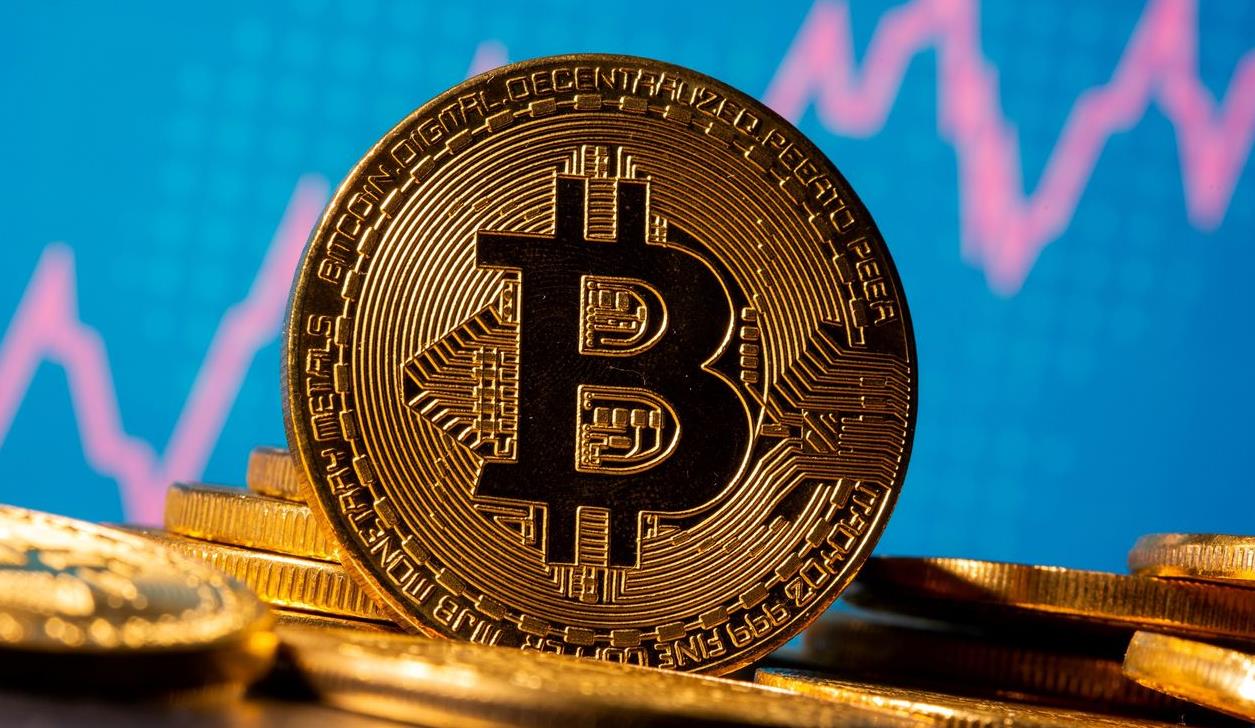 ‌比特币价格暴跌至三个月低点，加密货币市场承压