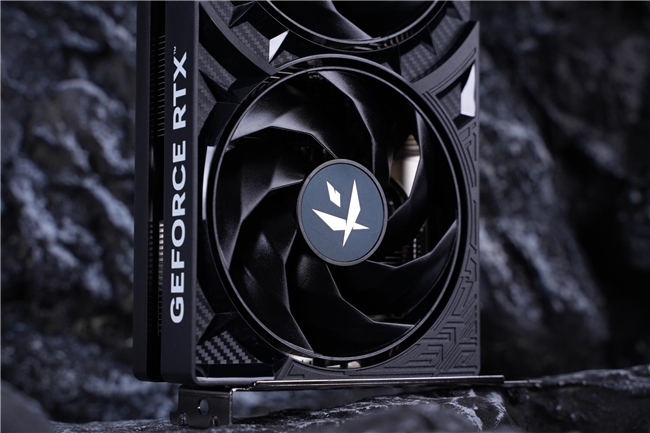 速速拿下这款新卡，影驰RTX 5070 FIRE评测