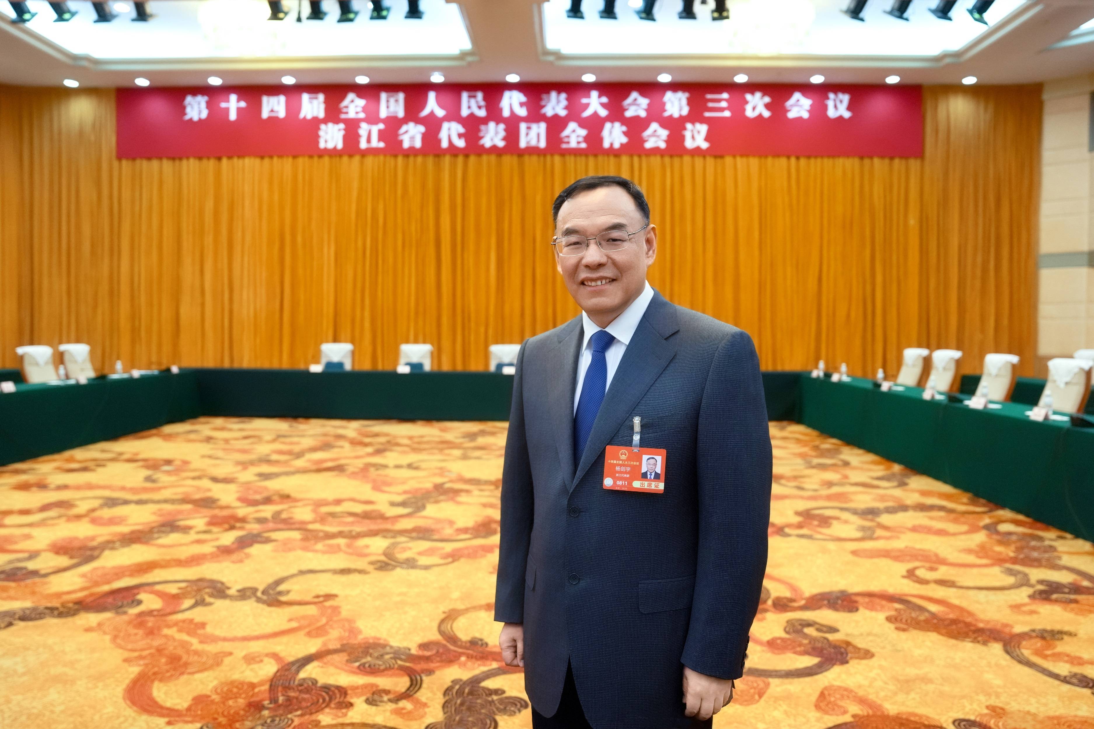 全国人大代表、浙江移动总经理杨剑宇：推动“万兆光网”规模部署，深化“以网强算”战略 