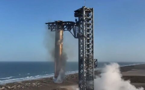 ‌SpaceX星舰第八次试飞失败：升空9分钟空中解体