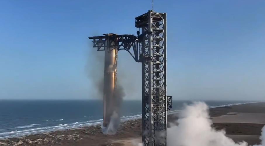 ‌SpaceX星舰第八次试飞失败：升空9分钟空中解体