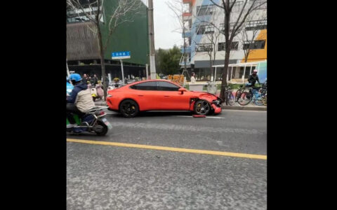 沃尔沃与小米汽车发生相撞事故，安全性能实测引围观