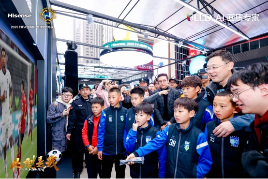 2025最适合看球的电视！海信E8Q Pro世俱杯线下体验点燃重庆球迷热情