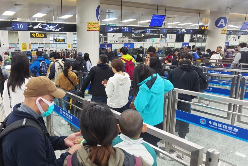 港澳台居民紧急出行可手机办证，今起实现双证一键关联