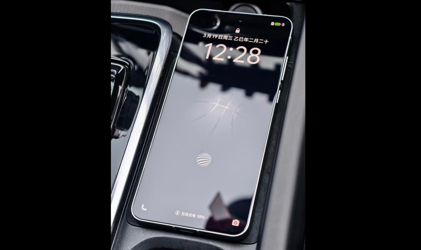 vivo X200S真机首曝：高位指纹+无线充电