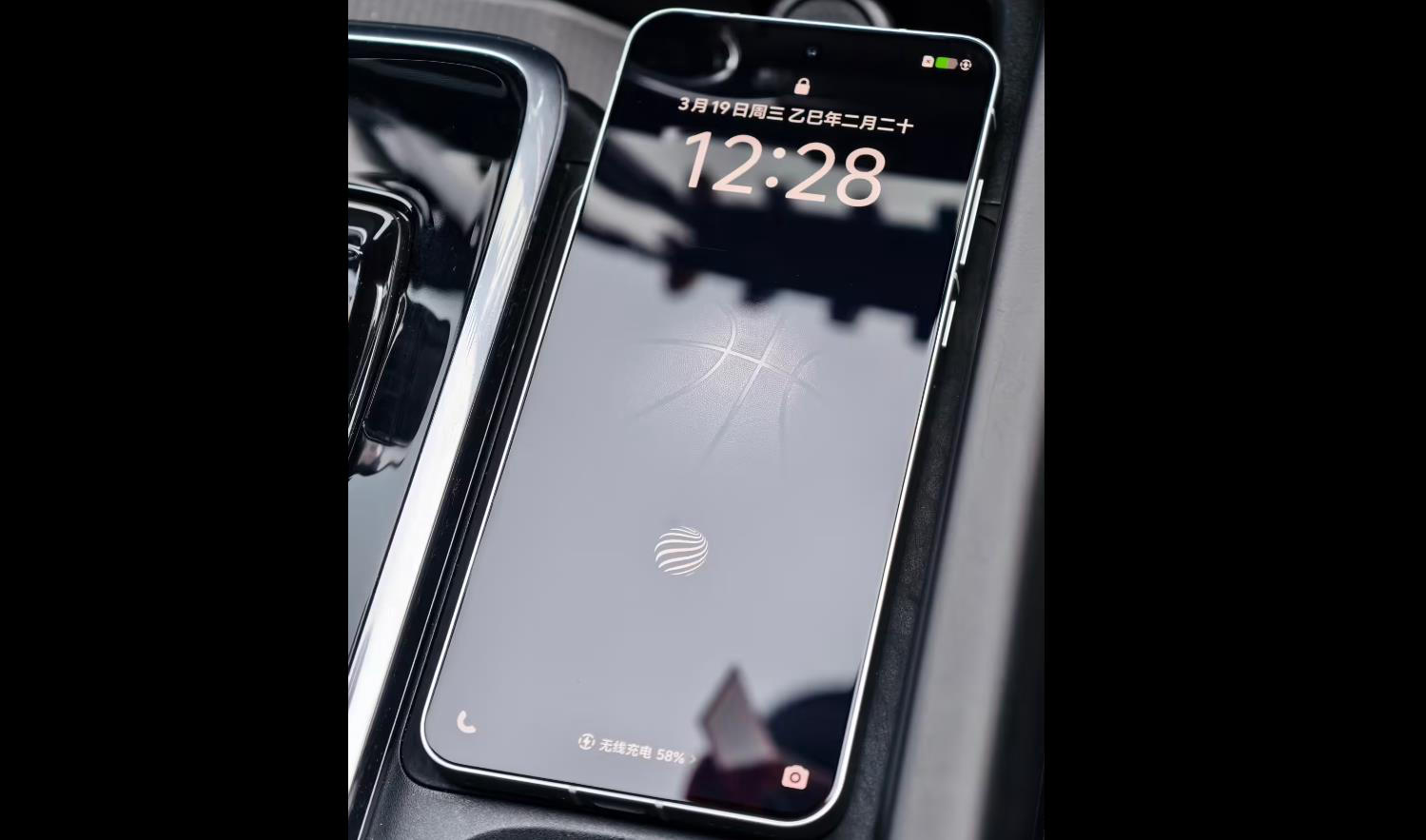 ‌vivo X200s外观公布：对标苹果新机尺寸