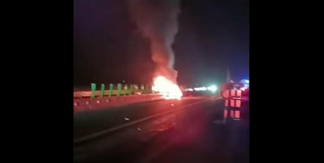 小米SU7高速碰撞爆燃致3人死亡？官方回应：工作组已赶赴现场调查