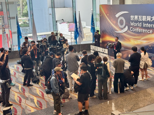 易鑫受邀参加“2025世界互联网大会亚太峰会”，AI创新能力获业界认可