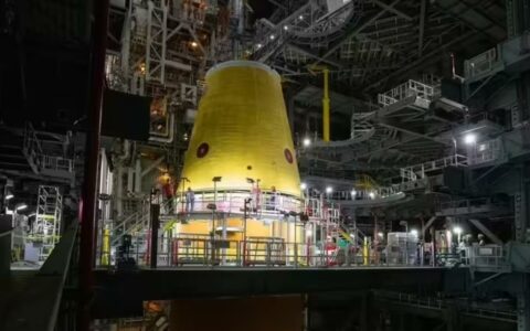 ‌NASA新载人登月火箭：四名宇航员明年将绕月飞行