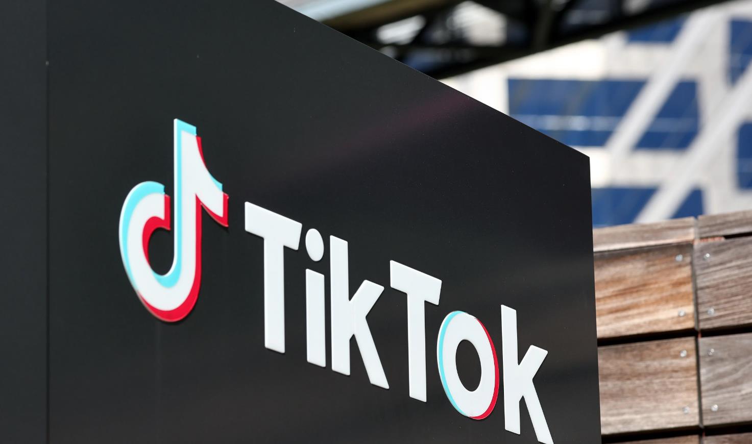 ‌TikTok测试“社区脚注”功能：用户可标注视频背景信息防误导