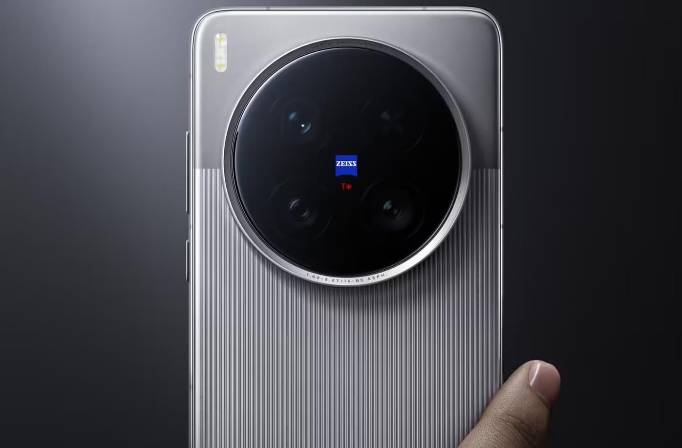 vivo X200 Ultra正式发布：蔡司三主摄+200mm长焦