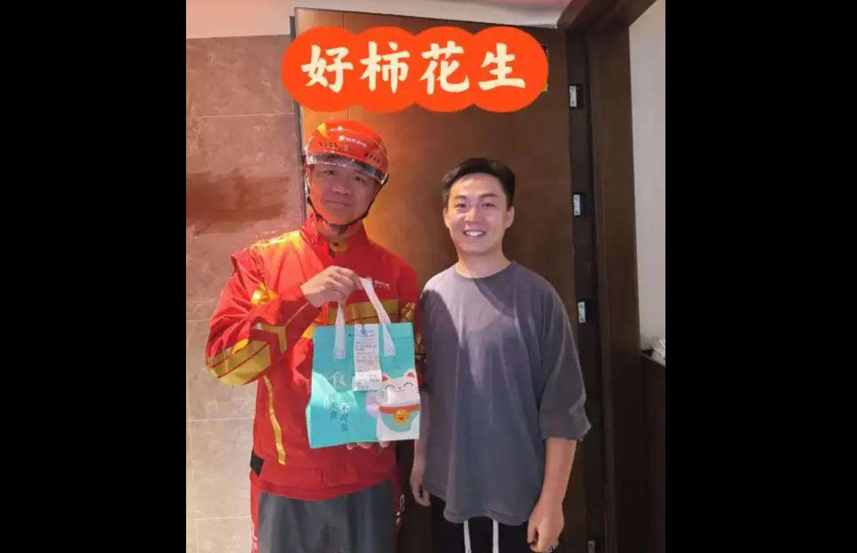 刘强东亲自送外卖引热议 京东美团“免单战”升级