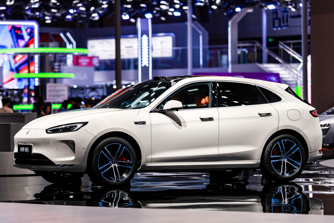 上海车展的流量担当？问界新M5 Ultra诠释何为年轻人的梦中情车