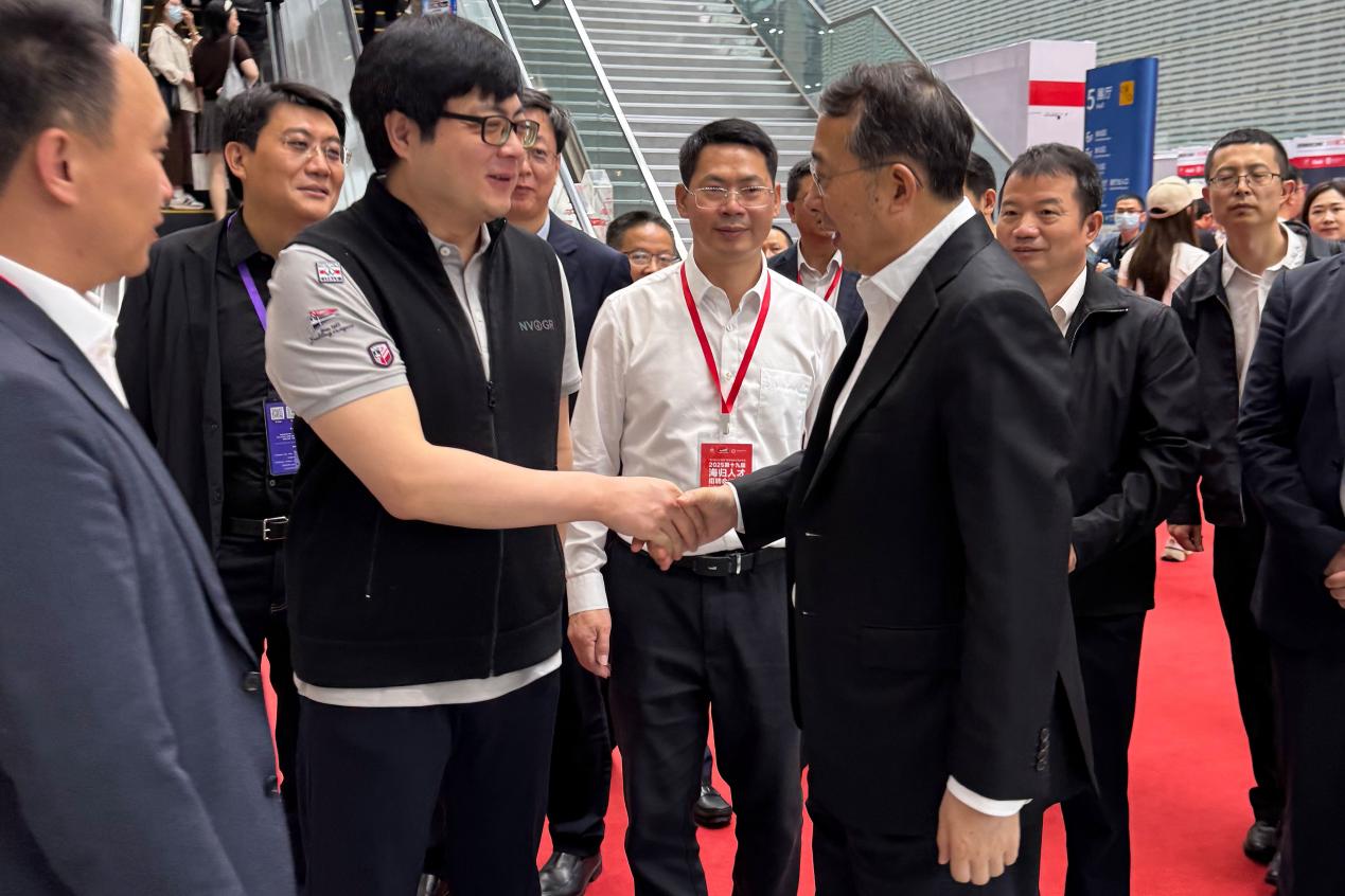 飞诺门阵当选中国电子商会大模型专委会副理事长单位