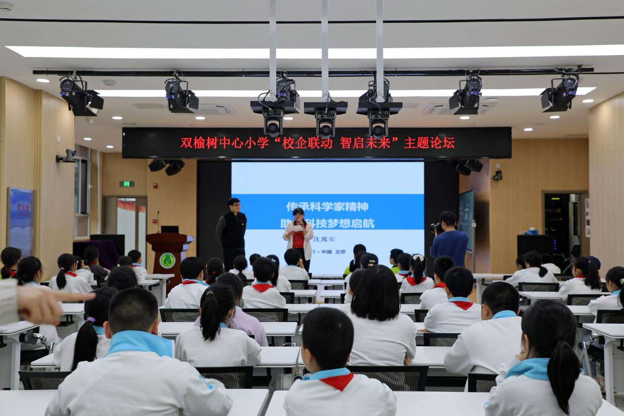 飞诺门阵当选中国电子商会大模型专委会副理事长单位