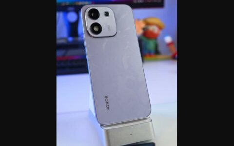 荣耀X70i预售开启：侧边AI实体键+6000mAh电池