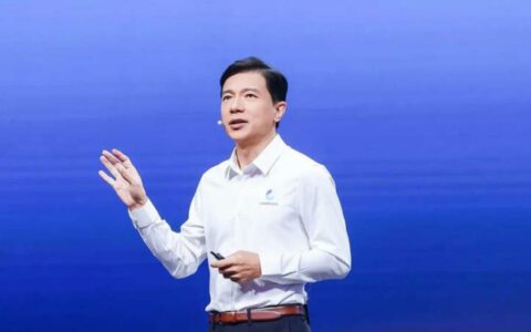 李彦宏AI开发者大会再抛“降价炸弹”：文心大模型价格砍至对手1/4，百度文库AI付费用户破4000万