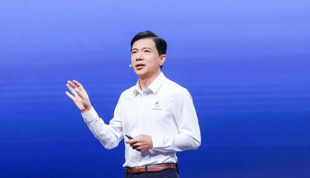 李彦宏AI开发者大会再抛“降价炸弹”：文心大模型价格砍至对手1/4，百度文库AI付费用户破4000万
