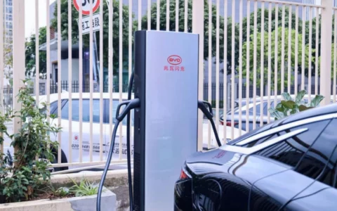 比亚迪汉L、唐L“兆瓦闪充”实测报告：充电5分钟跑400公里 快到不敢眨眼