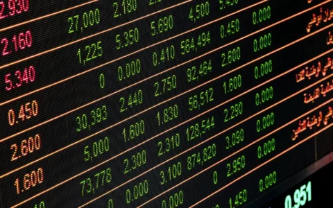 金价持续拉升   COMEX黄金涨逾1.4%