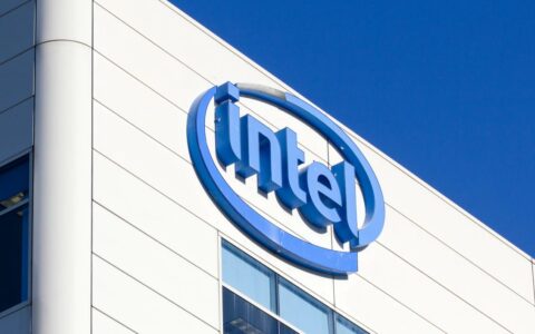 英特尔股东会通过股权激励计划 新CEO陈立武可获3亿元股票奖励