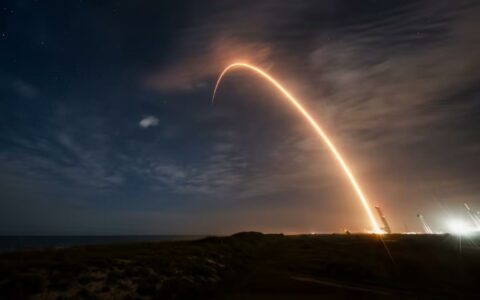 SpaceX猎鹰9号成功将28颗星链互联网卫星送入近地轨道