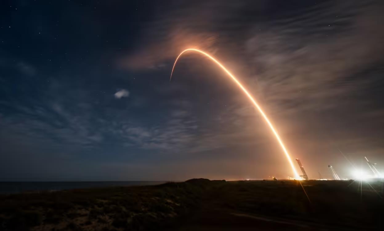 SpaceX猎鹰9号成功将28颗星链互联网卫星送入近地轨道