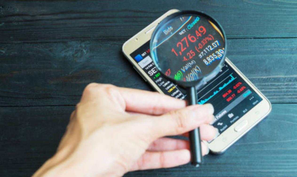 央视曝光炒股App骗局：现金交接成洗钱新招