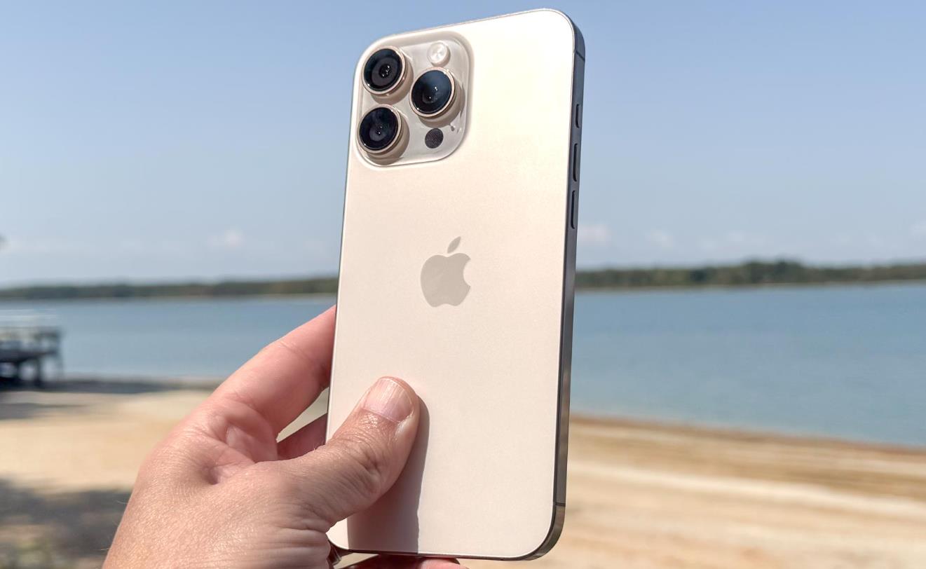 苹果iPhone 17 Pro Max传闻：6.9英寸巨屏+三摄大改