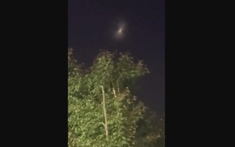 新疆多地现不明飞行物:和月亮一样亮