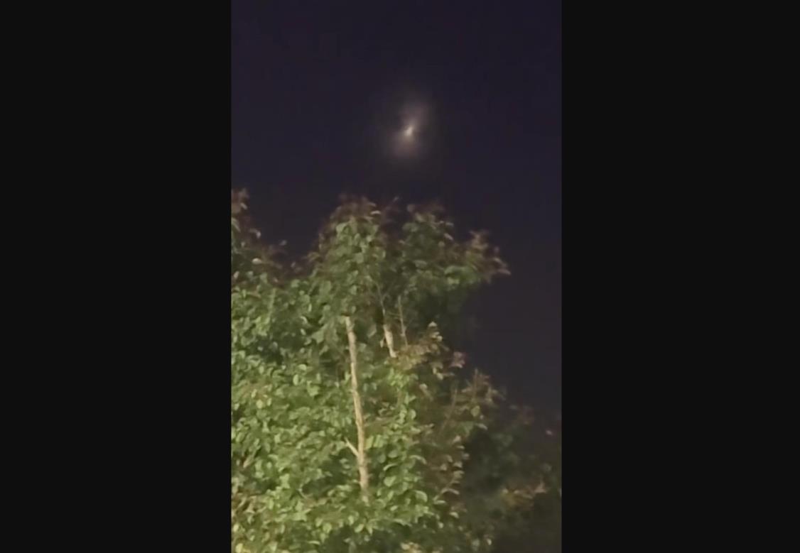 新疆多地现不明飞行物:和月亮一样亮