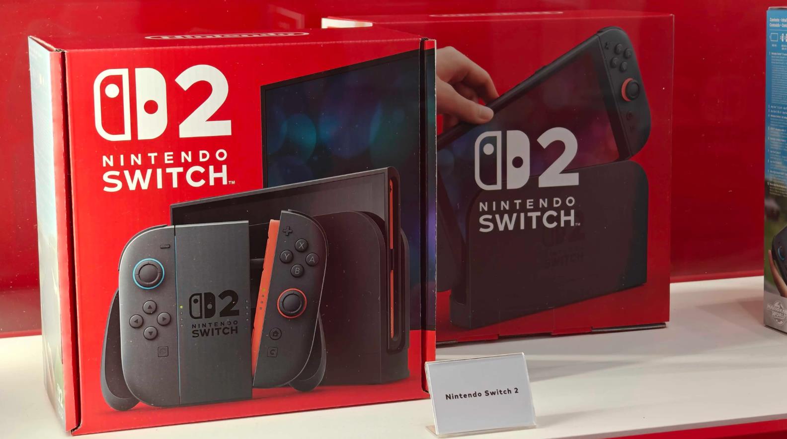 任天堂Switch2正式发售 中签玩家通宵排队抢购