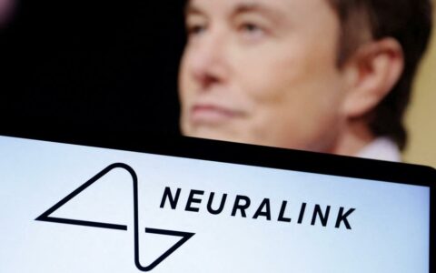 马斯克：Neuralink联合Grok助渐冻症患者重获“声音”