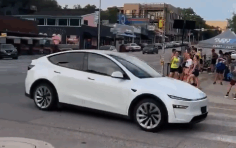 特斯拉无人出租车“暂定”6月22日上线   Elon Musk 将为项目揭幕