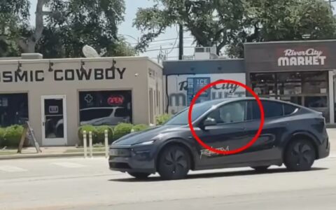 特斯拉无人出租车Robotaxi被发现在奥斯汀密集路测
