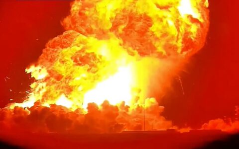 SpaceX星舰36号测试台爆炸 火光冲天震动居民区