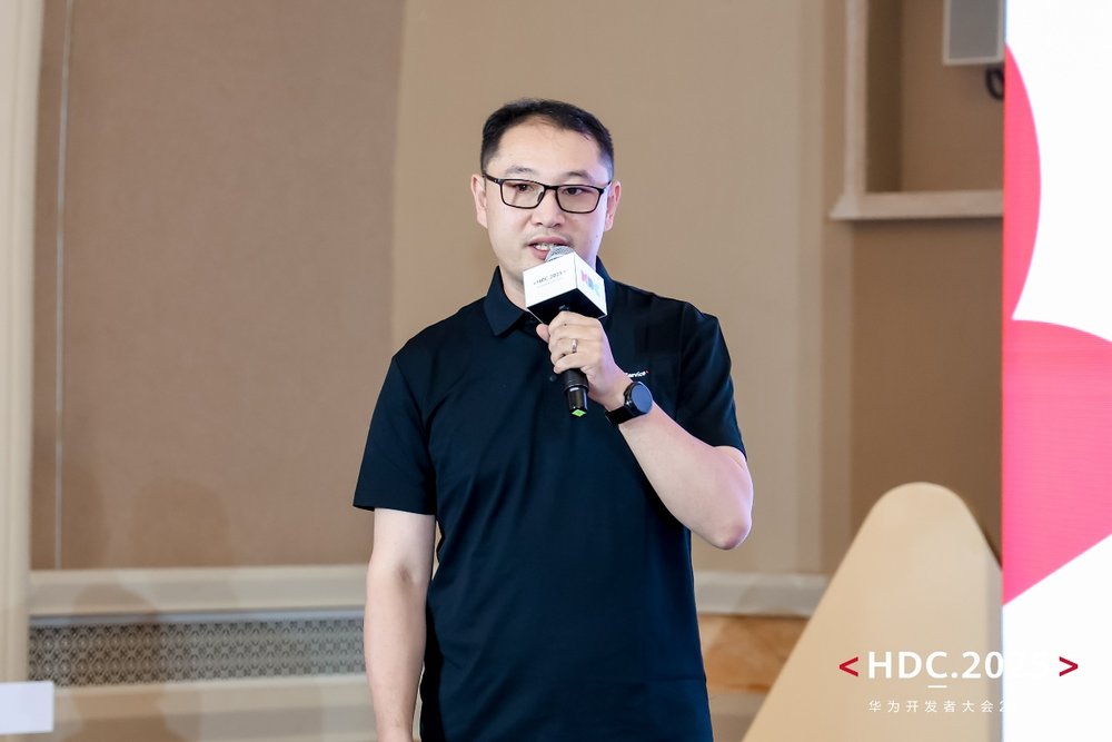 华为云AI-Native智算存储，构筑高效普惠的AI数据底座