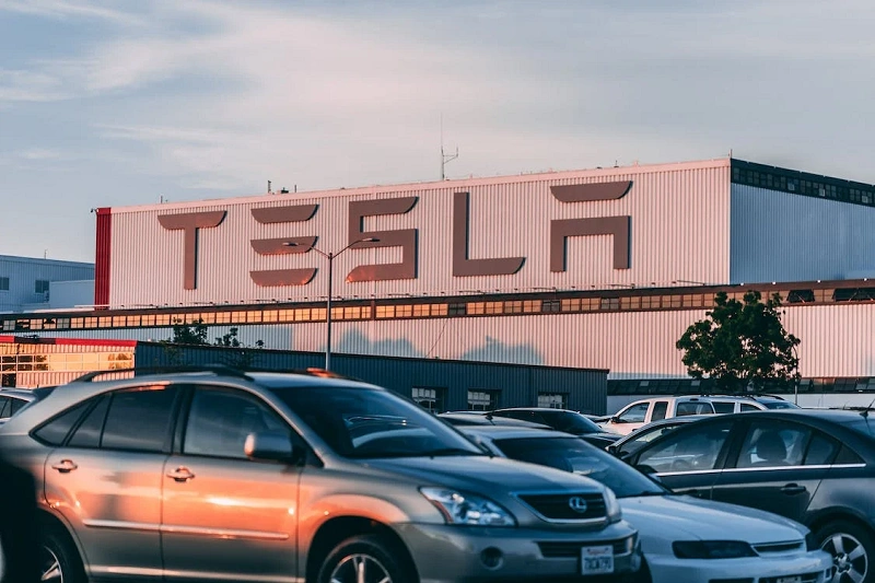 特斯拉中国 Model 3 长续航版车型涨价 1 万元，现价 28.55 万元