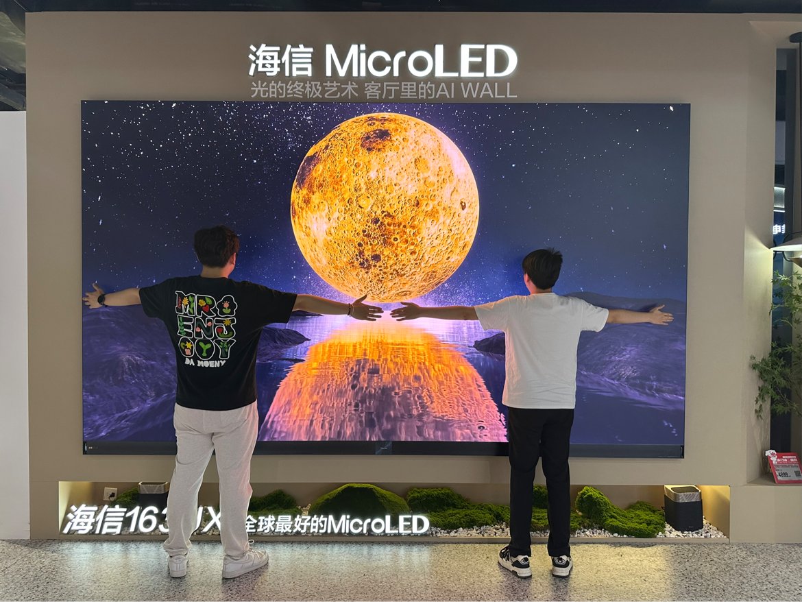 震撼开箱！全国首台163吋海信UX Micro LED无界巨幕落户深圳湾
