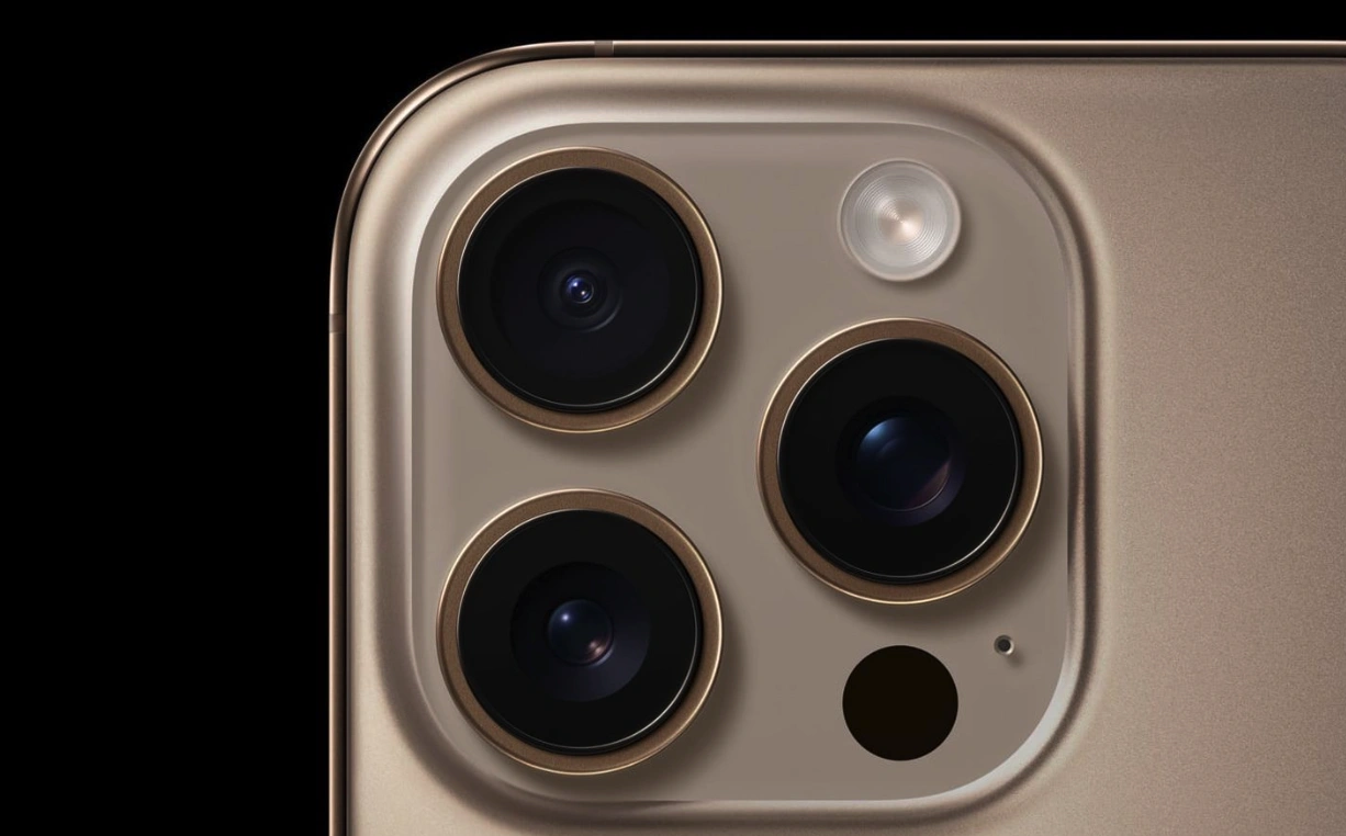 苹果调整 iOS 26 液态玻璃设计，用户褒贬不一