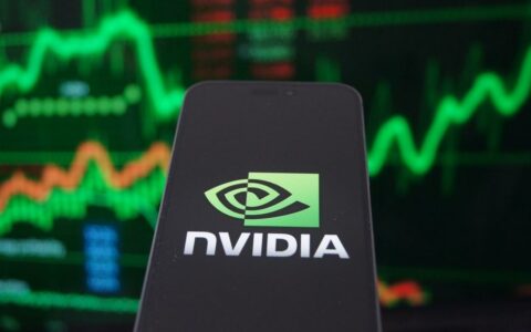 英伟达成首家市值超4万亿美元公司