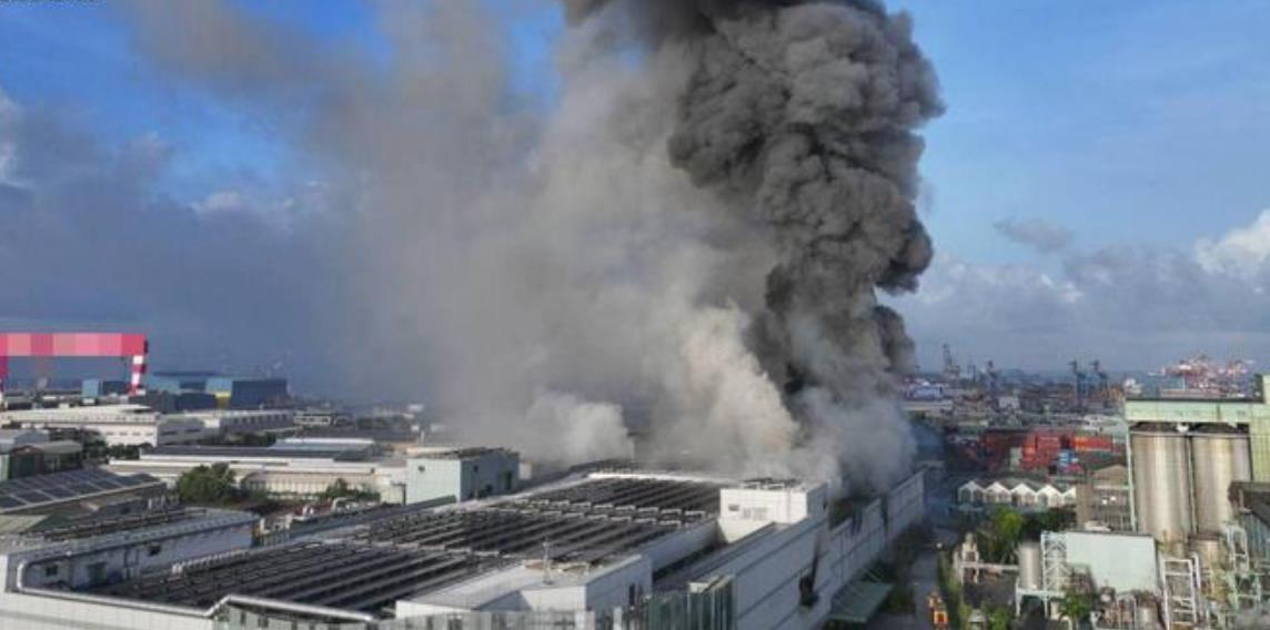 台湾电池工厂清晨爆炸起火 15人受伤急送医