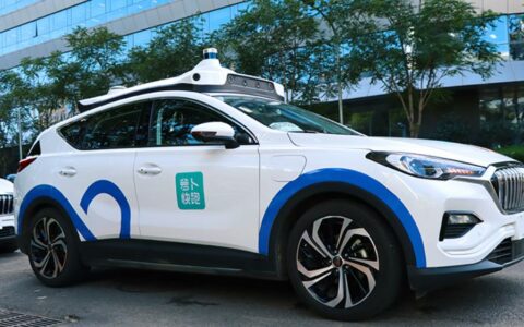 百度Robotaxi技术路线大转弯 李彦宏押注纯视觉对抗特斯拉