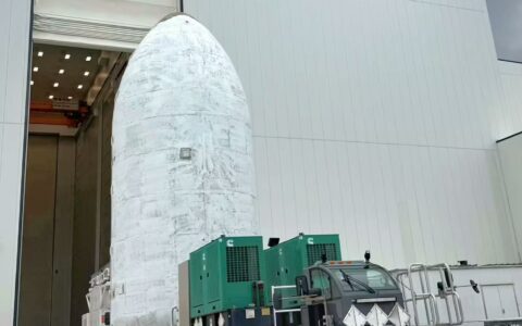 SpaceX助亚马逊发射卫星，对手合作应对FCC期限
