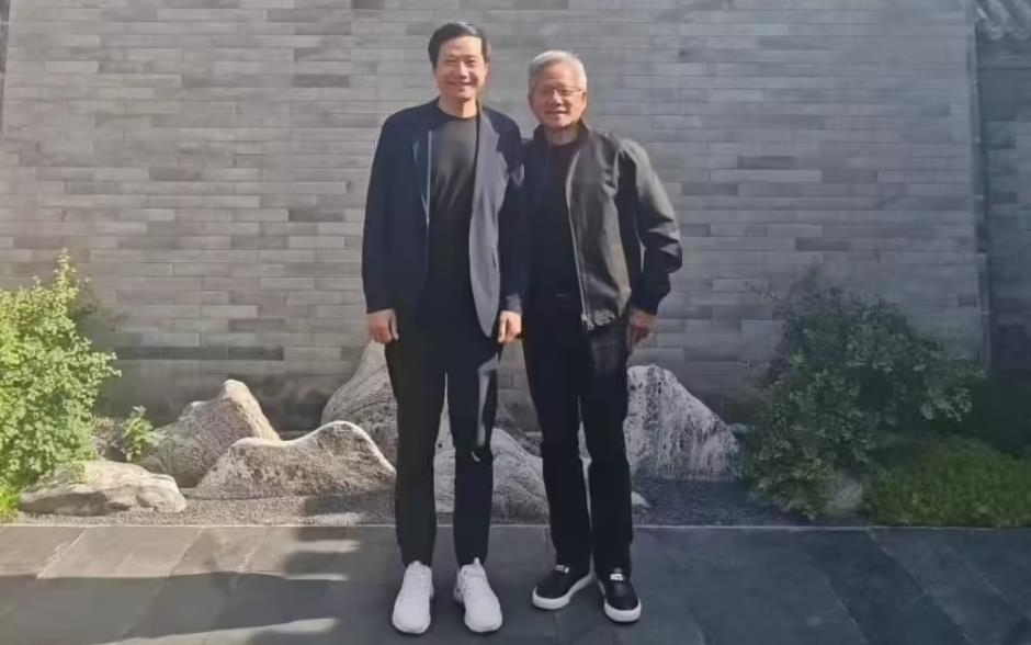 黄仁勋：与小米重点推进人工智能和自动驾驶软件研发